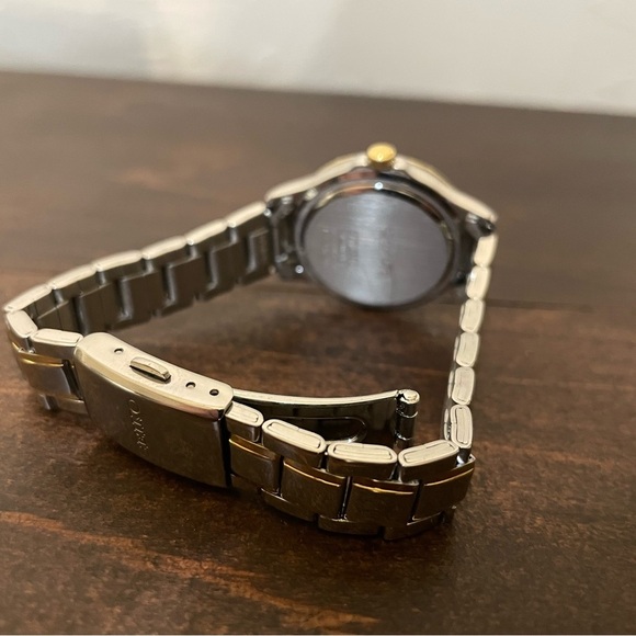 Seiko Silver & Gold Two-Toned Women’s Watch - Crystal Accents SUR 876 - Picture 5 of 7